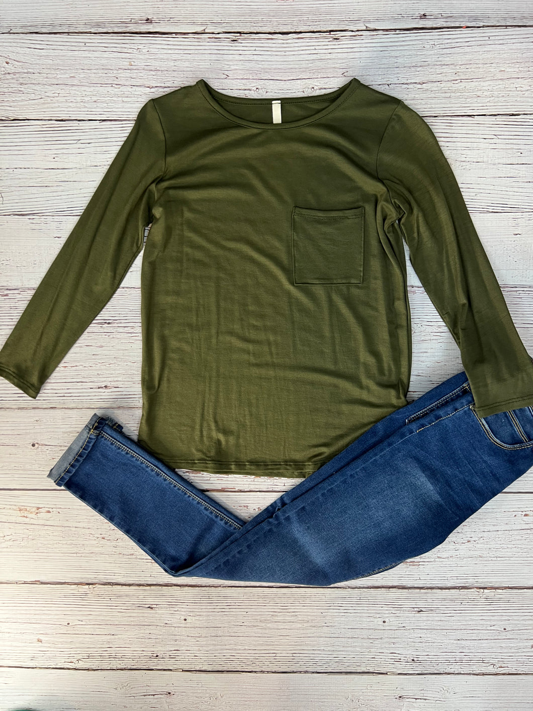 Solid Long Sleeve Pocket Tee {olive}